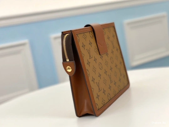 LOUIS CHANELUTCH VUITTON 0809